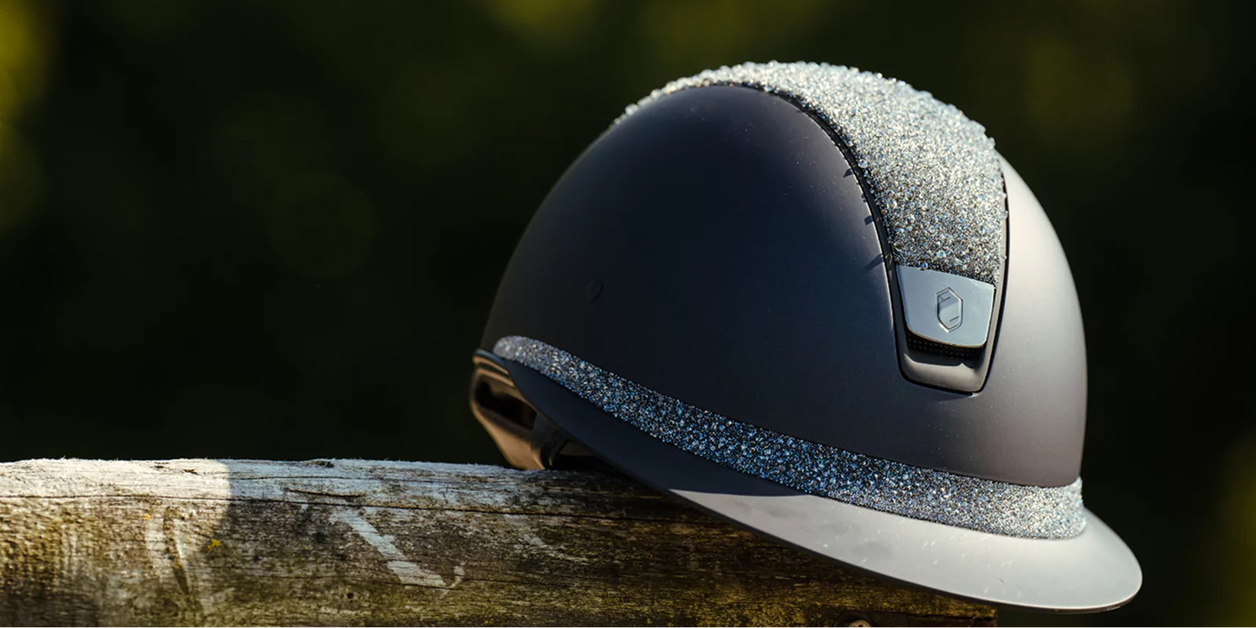 Reithelmberatung Header, Swarovski besetzter Samshield Helm